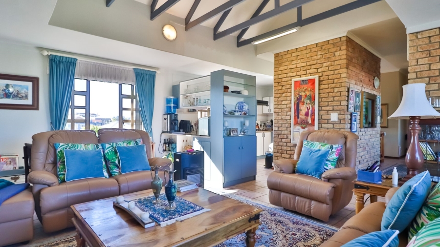 5 Bedroom Property for Sale in Stilbaai Wes Western Cape